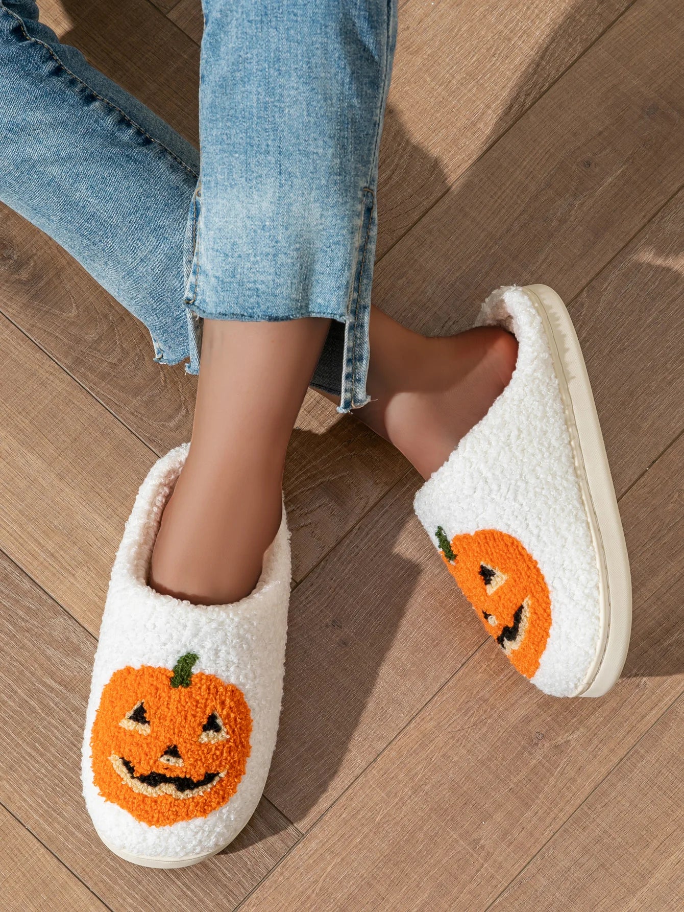 Women's Pumpkin Halloween Slippers for Indoor Use in Autumn Winter Comfortable Warm Fluffy Slippers for Couple in Cold Winte