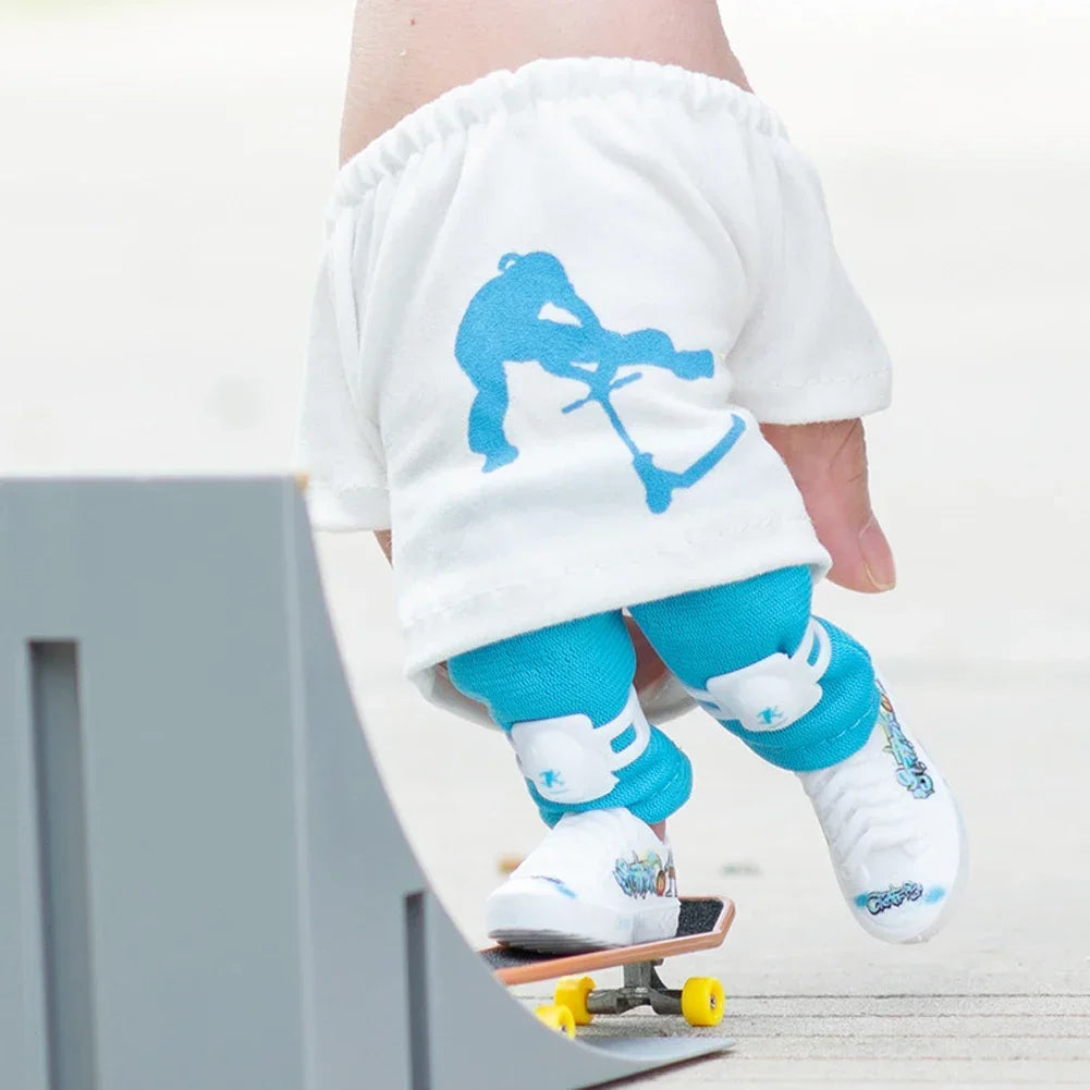 Mini Finger Skateboard Set Finger Board with Pants and Shoes Multicolors for Halloween Party Favor Kids Birthday Gift Game Toys