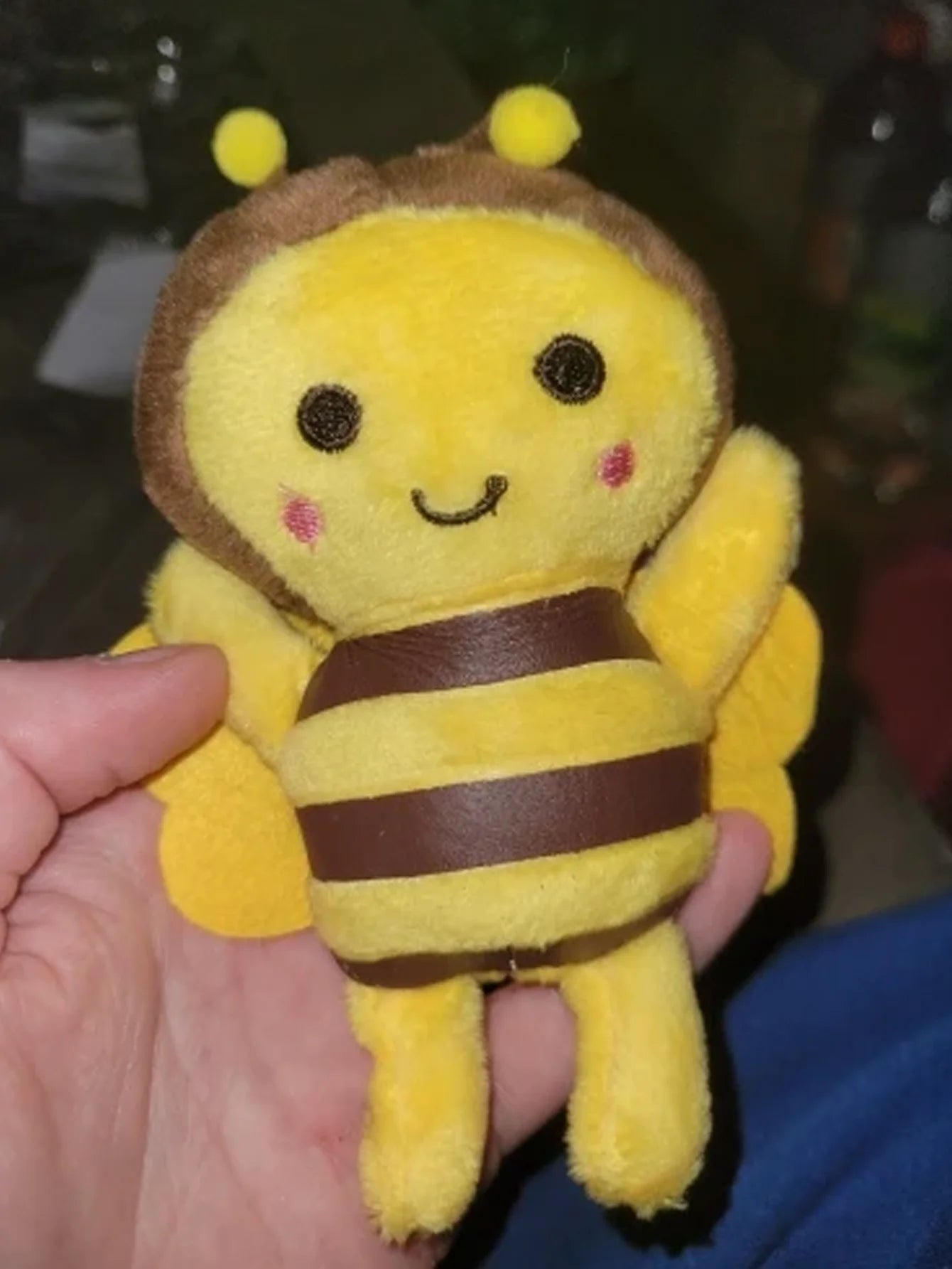 Small bee plush toy for dogs and cats to interact and play  teeth cleaning pet supplies