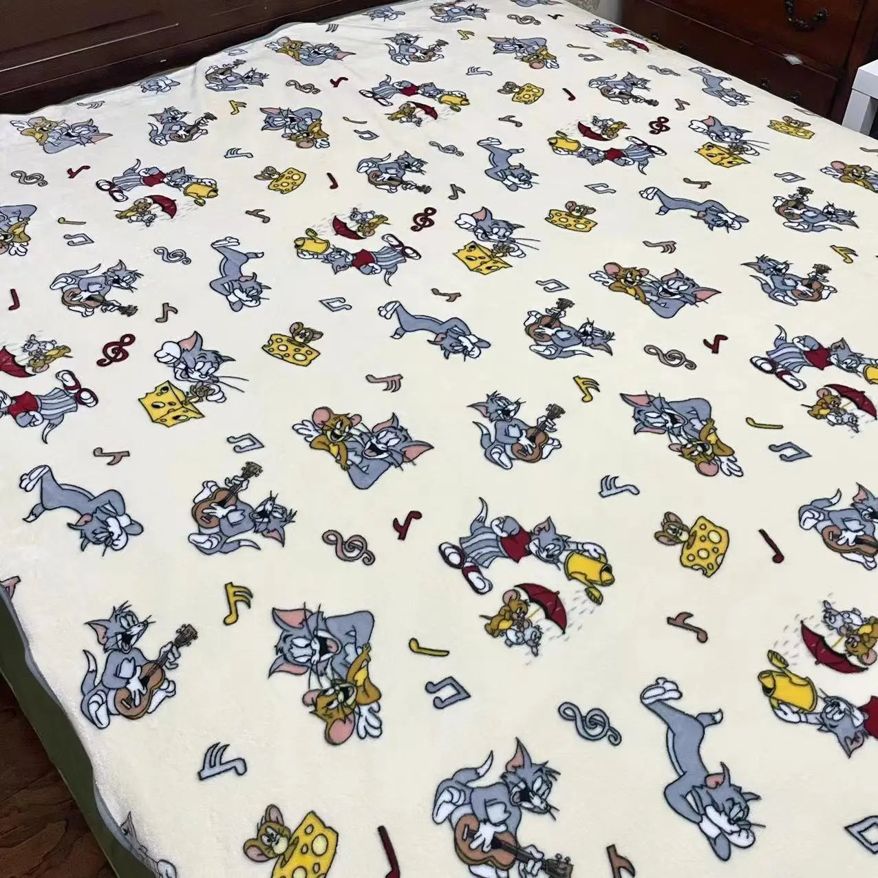 Lovely Tom and Jerry Blanket Comfortable Warm Travel Blanket Cat Mouse Flannel Blanket Car Blanket Bedspread Pillowcase Girl