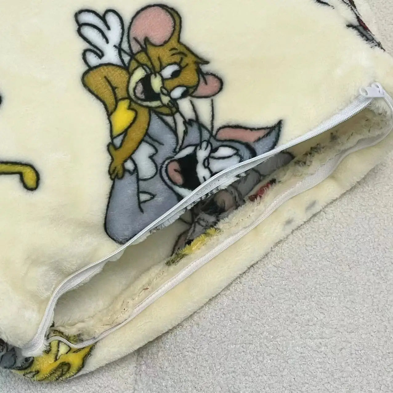 Lovely Tom and Jerry Blanket Comfortable Warm Travel Blanket Cat Mouse Flannel Blanket Car Blanket Bedspread Pillowcase Girl